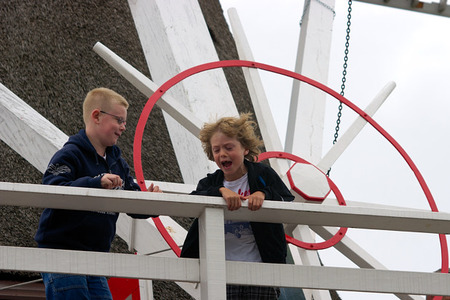 Kindjes bij opening molen.jpg