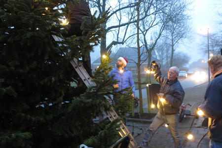 kerstboom optuigen 2.JPG