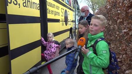 De-kinderen-bij-de-bus-Foto-RTV-Noord.jpeg